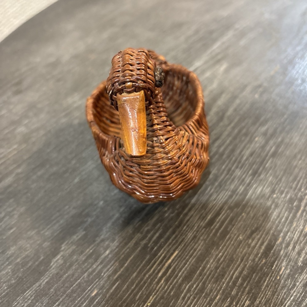 Vintage 90s Small Brown Wicker Duck Figurine Trinket Basket Goose Cottage Core - Picture 9 of 9
